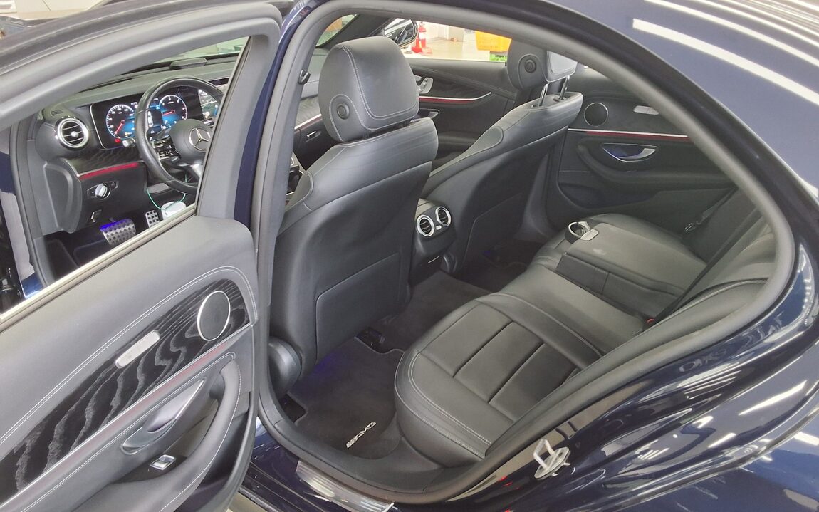 MERCEDES-BENZ E-CLASS (5TH GEN) E220d 4MATIC AMG LINE 2021 - zdjęcie 12