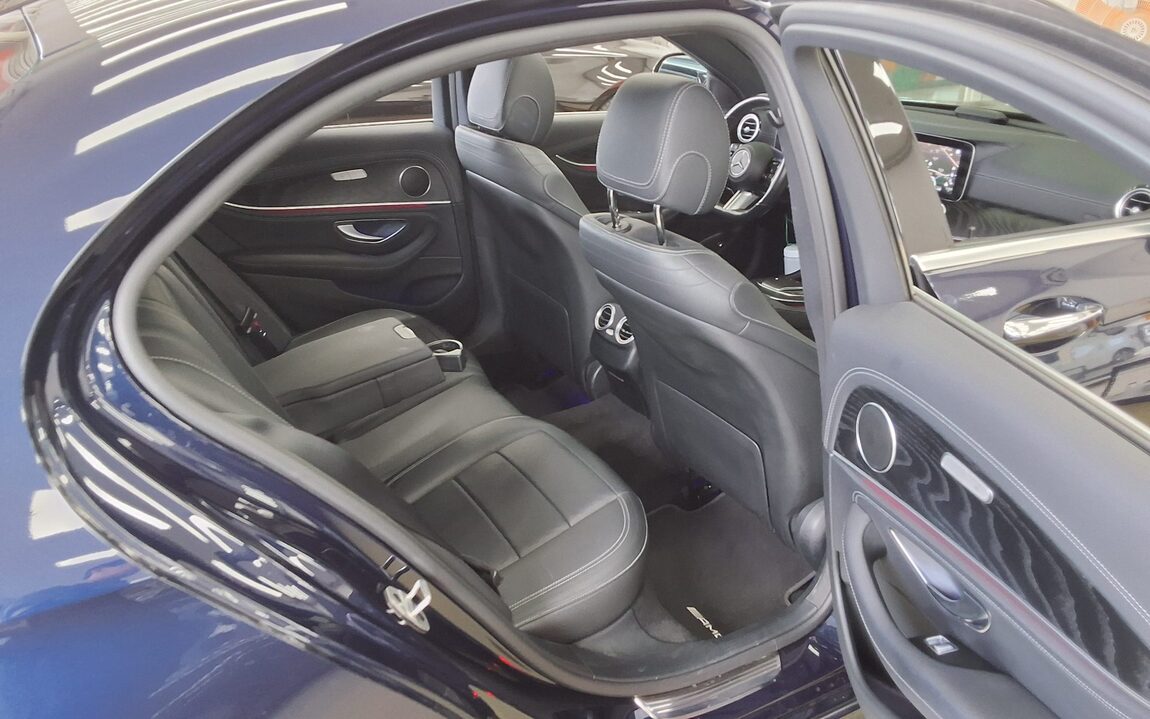 MERCEDES-BENZ E-CLASS (5TH GEN) E220d 4MATIC AMG LINE 2021 - zdjęcie 13