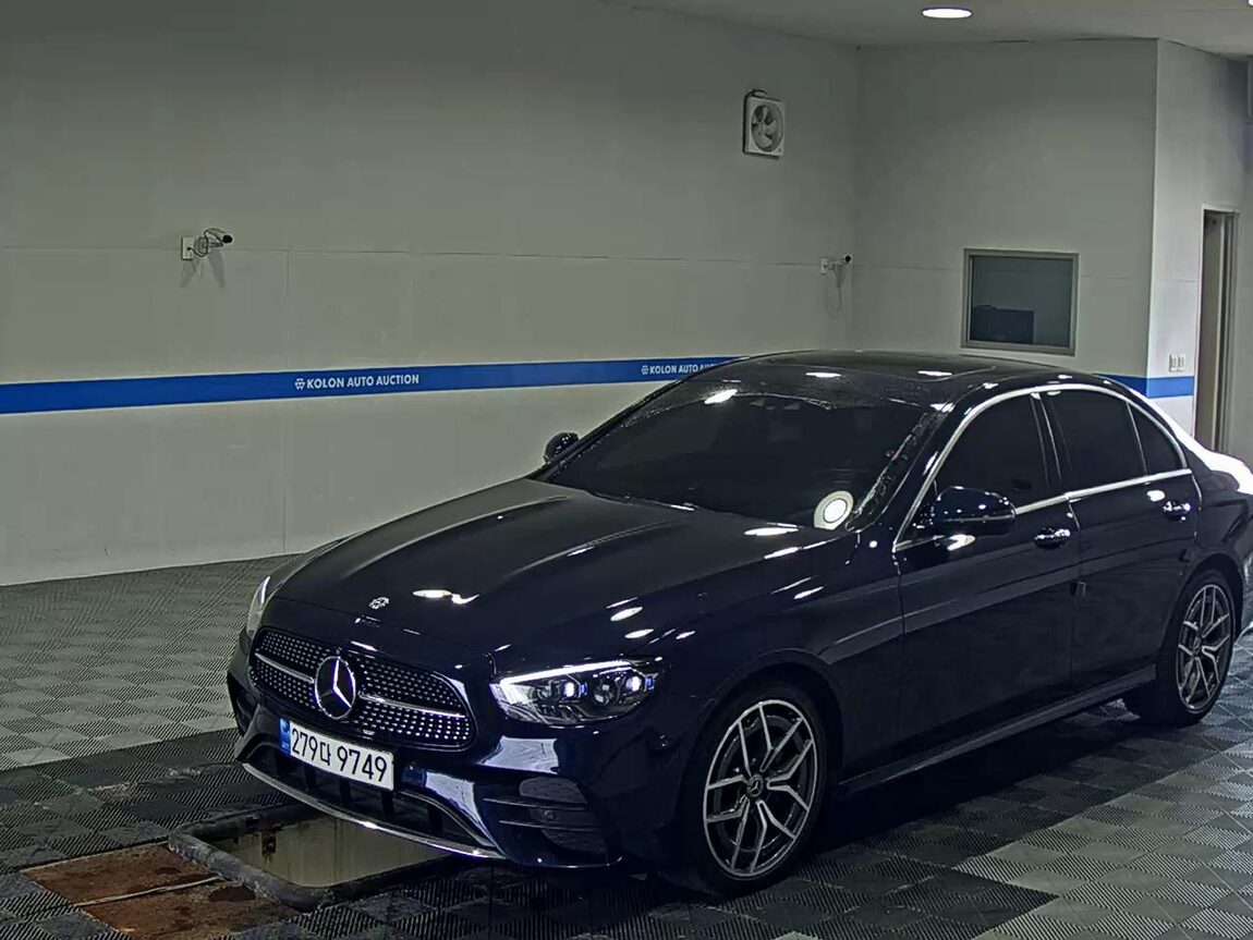 MERCEDES-BENZ E-CLASS (5TH GEN) E220d 4MATIC AMG LINE 2021 - zdjęcie 2