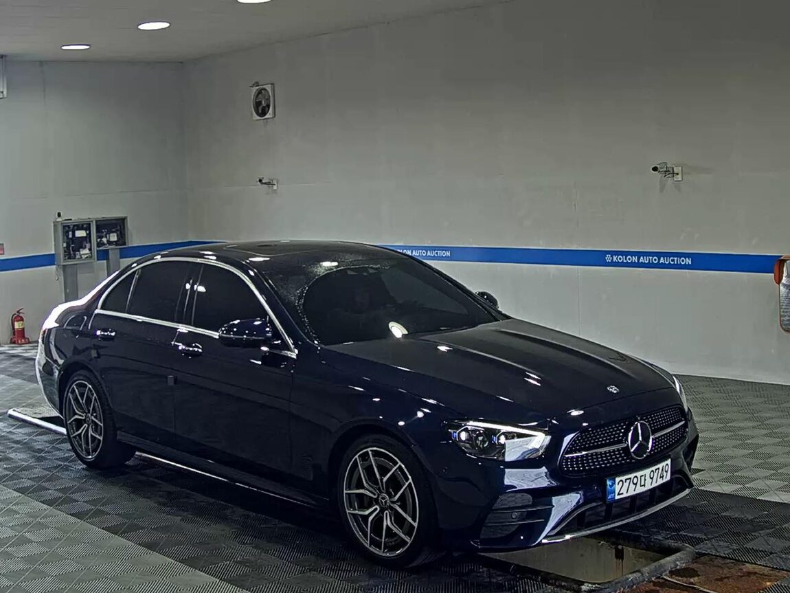 MERCEDES-BENZ E-CLASS (5TH GEN) E220d 4MATIC AMG LINE 2021 - zdjęcie 3