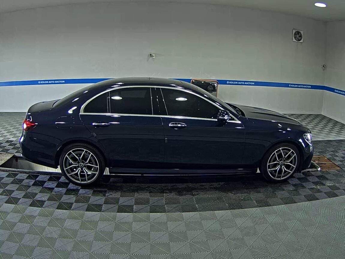 MERCEDES-BENZ E-CLASS (5TH GEN) E220d 4MATIC AMG LINE 2021 - zdjęcie 4