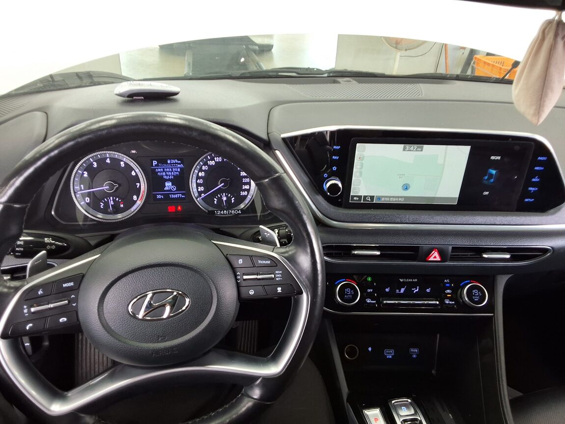 HYUNDAI SONATA (DN8) G2.0 PREMIUM 2021 - zdjęcie 18