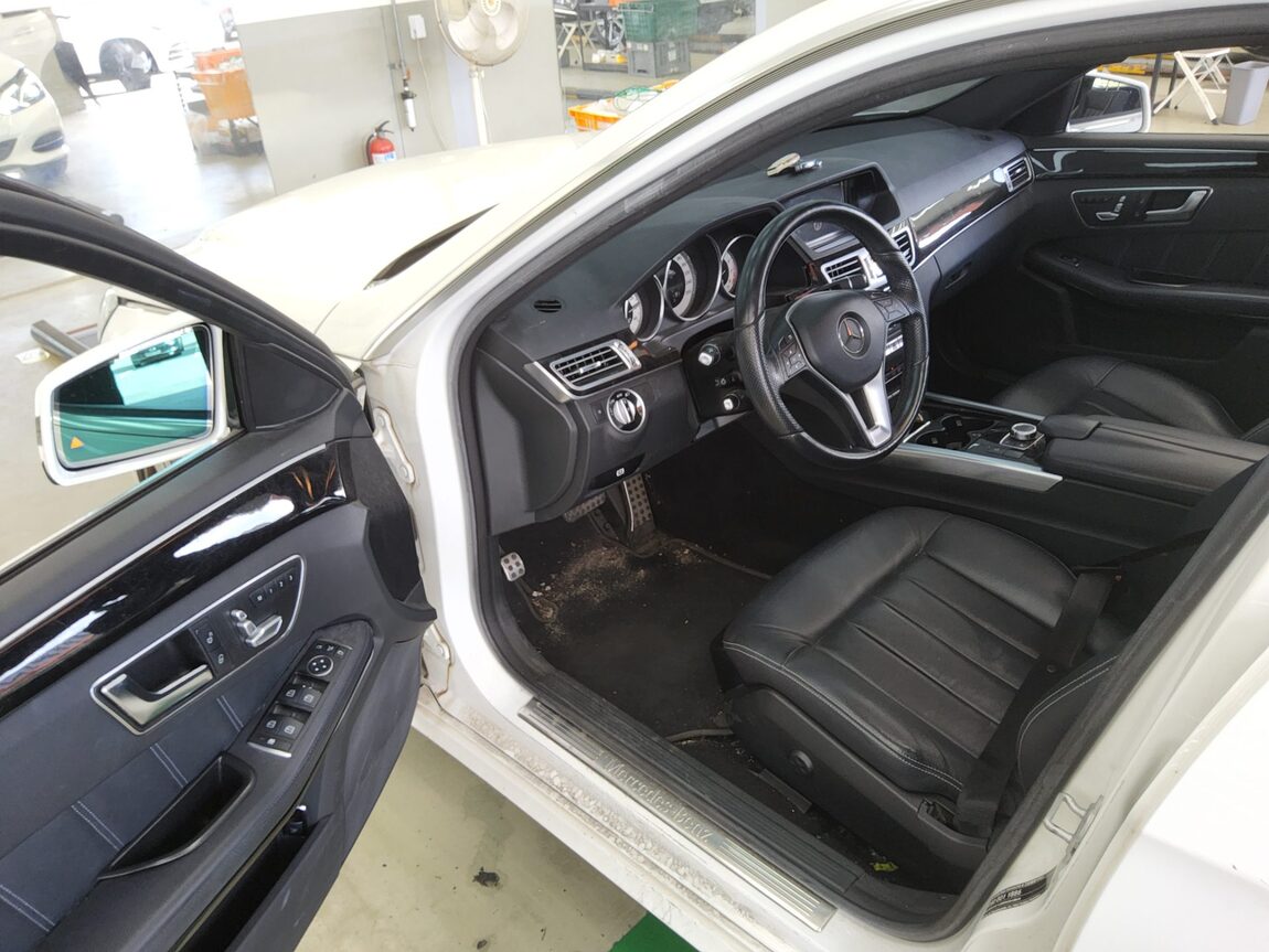 MERCEDES-BENZ E-CLASS (4TH GEN) E300 4MATIC AVANTGARDE 2016 - zdjęcie 10