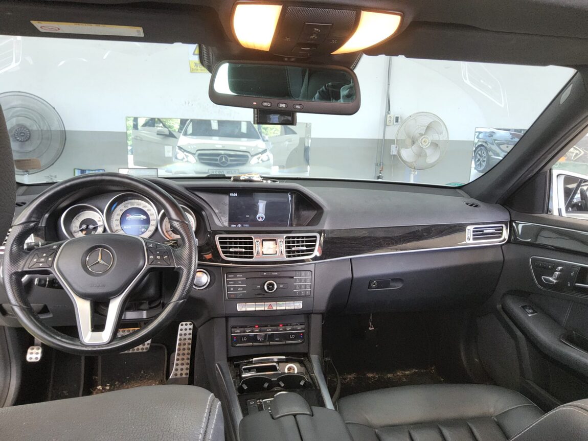 MERCEDES-BENZ E-CLASS (4TH GEN) E300 4MATIC AVANTGARDE 2016 - zdjęcie 11