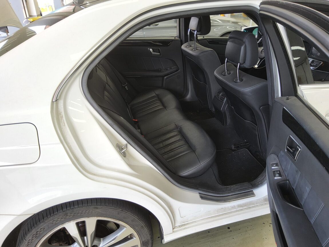 MERCEDES-BENZ E-CLASS (4TH GEN) E300 4MATIC AVANTGARDE 2016 - zdjęcie 13