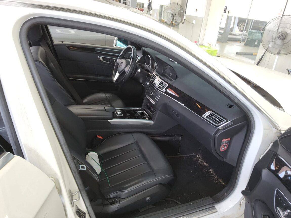MERCEDES-BENZ E-CLASS (4TH GEN) E300 4MATIC AVANTGARDE 2016 - zdjęcie 14