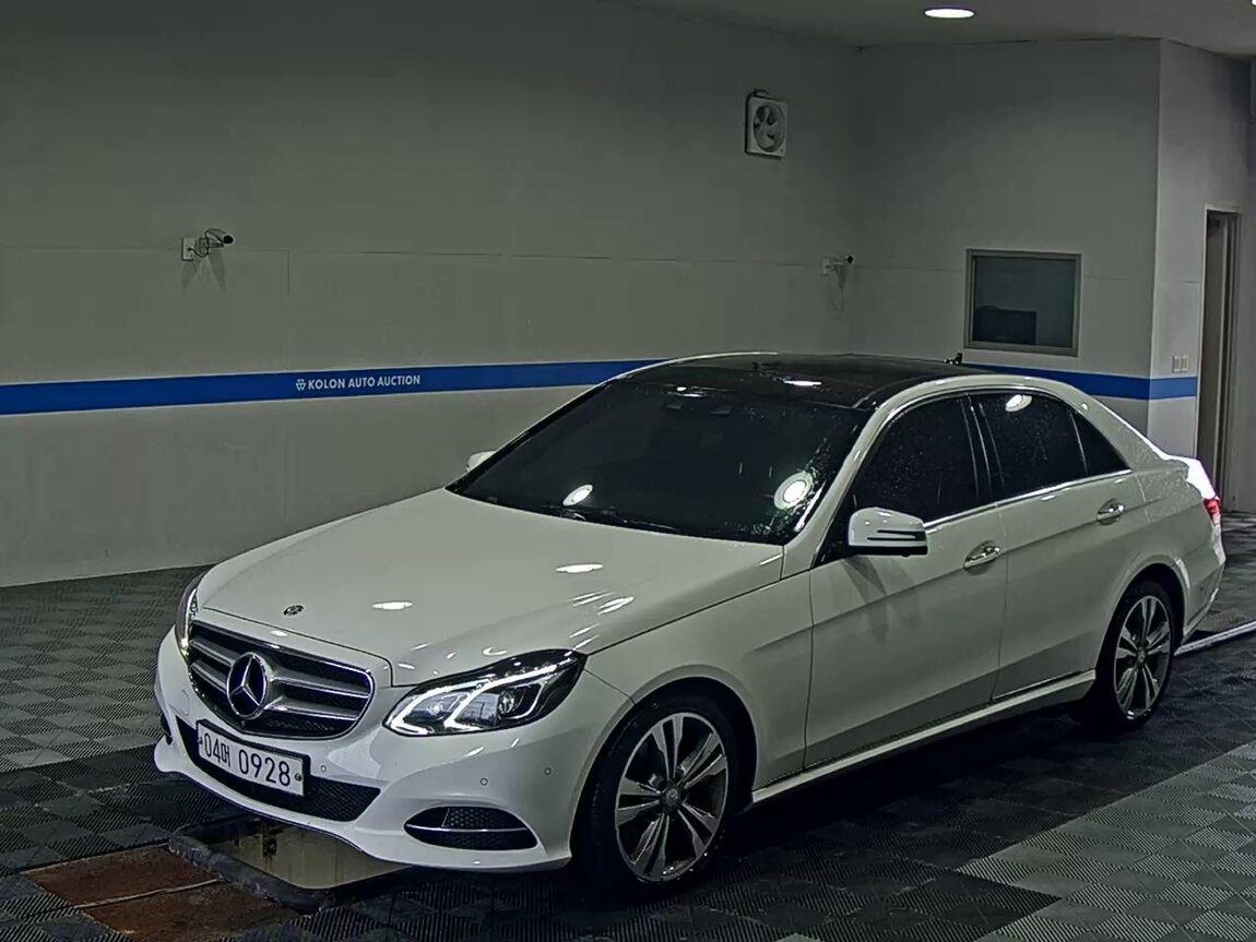 MERCEDES-BENZ E-CLASS (4TH GEN) E300 4MATIC AVANTGARDE 2016 - zdjęcie 2