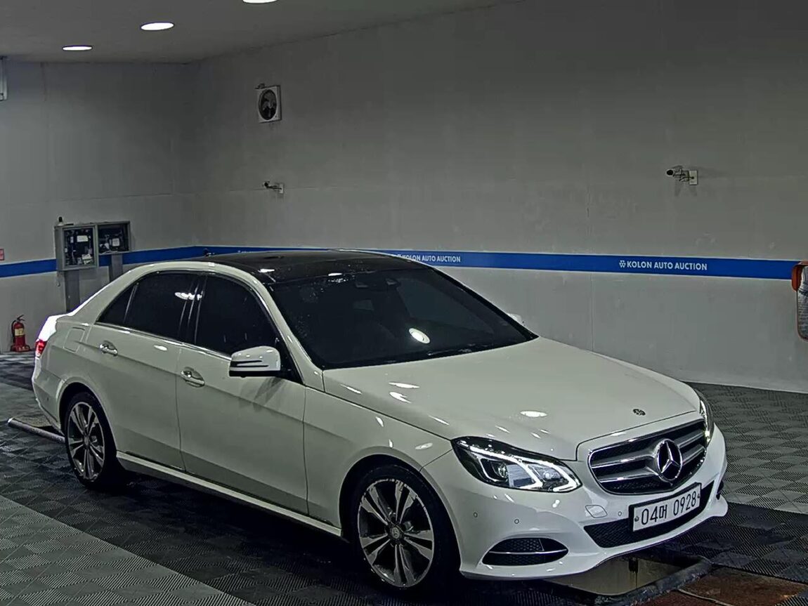 MERCEDES-BENZ E-CLASS (4TH GEN) E300 4MATIC AVANTGARDE 2016 - zdjęcie 3