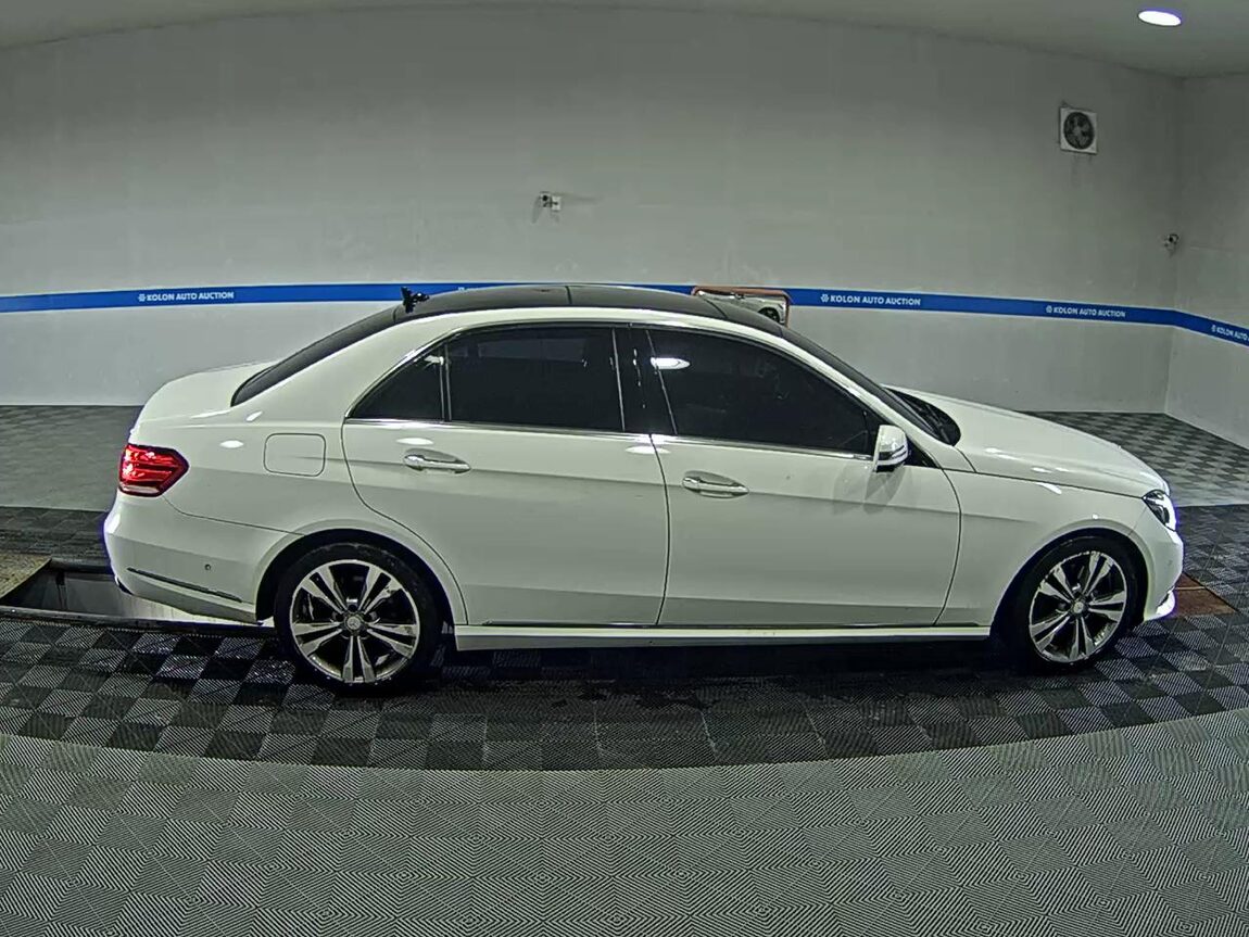 MERCEDES-BENZ E-CLASS (4TH GEN) E300 4MATIC AVANTGARDE 2016 - zdjęcie 4