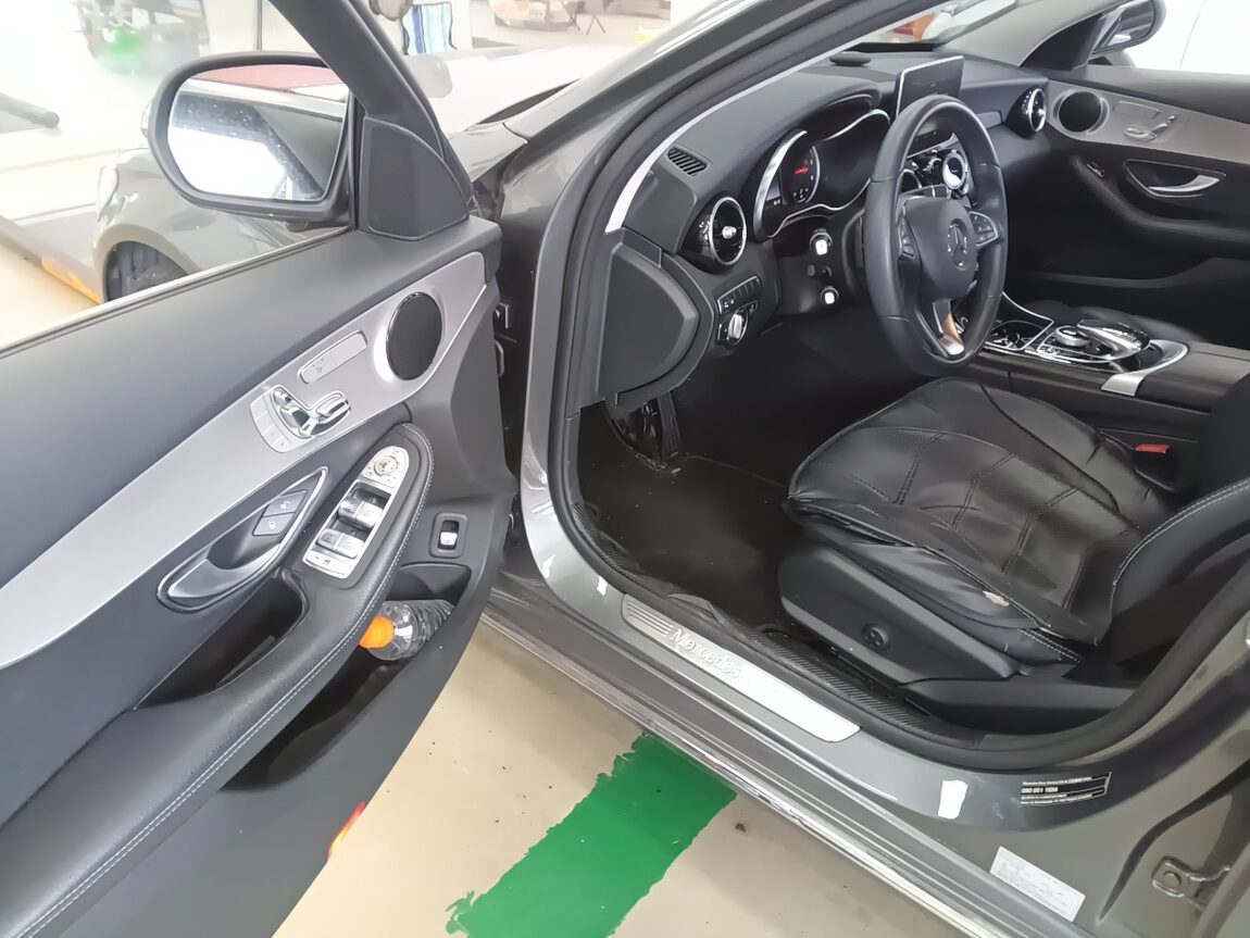 MERCEDES-BENZ C-CLASS (4TH GEN) C220 d 4MATIC 2018 - zdjęcie 10