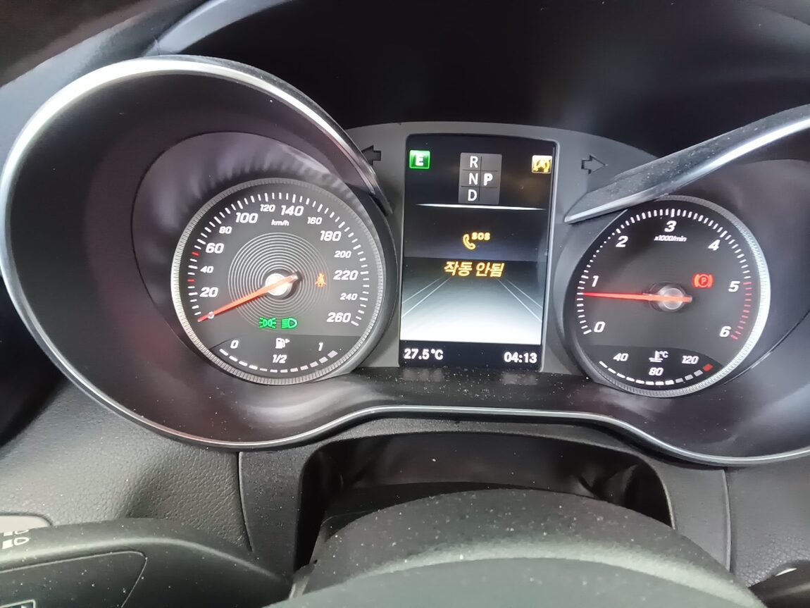 MERCEDES-BENZ C-CLASS (4TH GEN) C220 d 4MATIC 2018 - zdjęcie 27