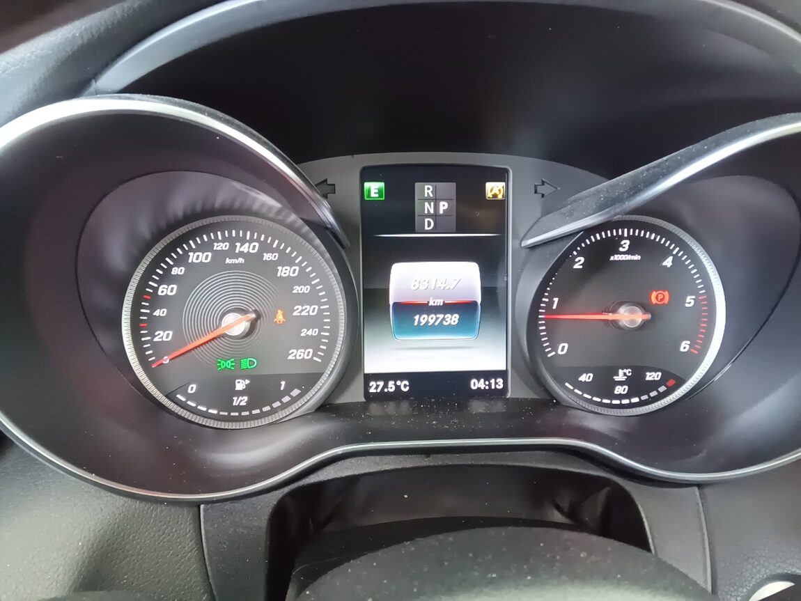 MERCEDES-BENZ C-CLASS (4TH GEN) C220 d 4MATIC 2018 - zdjęcie 9