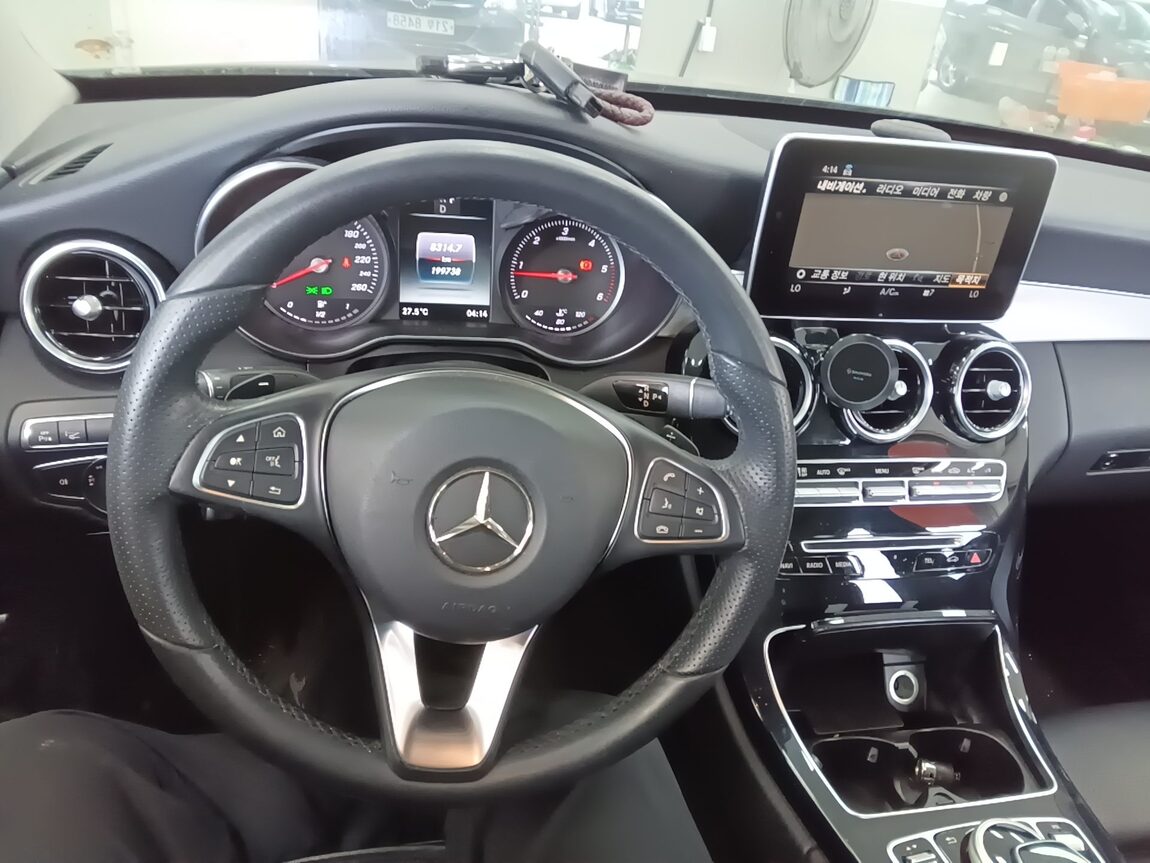 MERCEDES-BENZ C-CLASS (4TH GEN) C220 d 4MATIC 2018 - zdjęcie 17