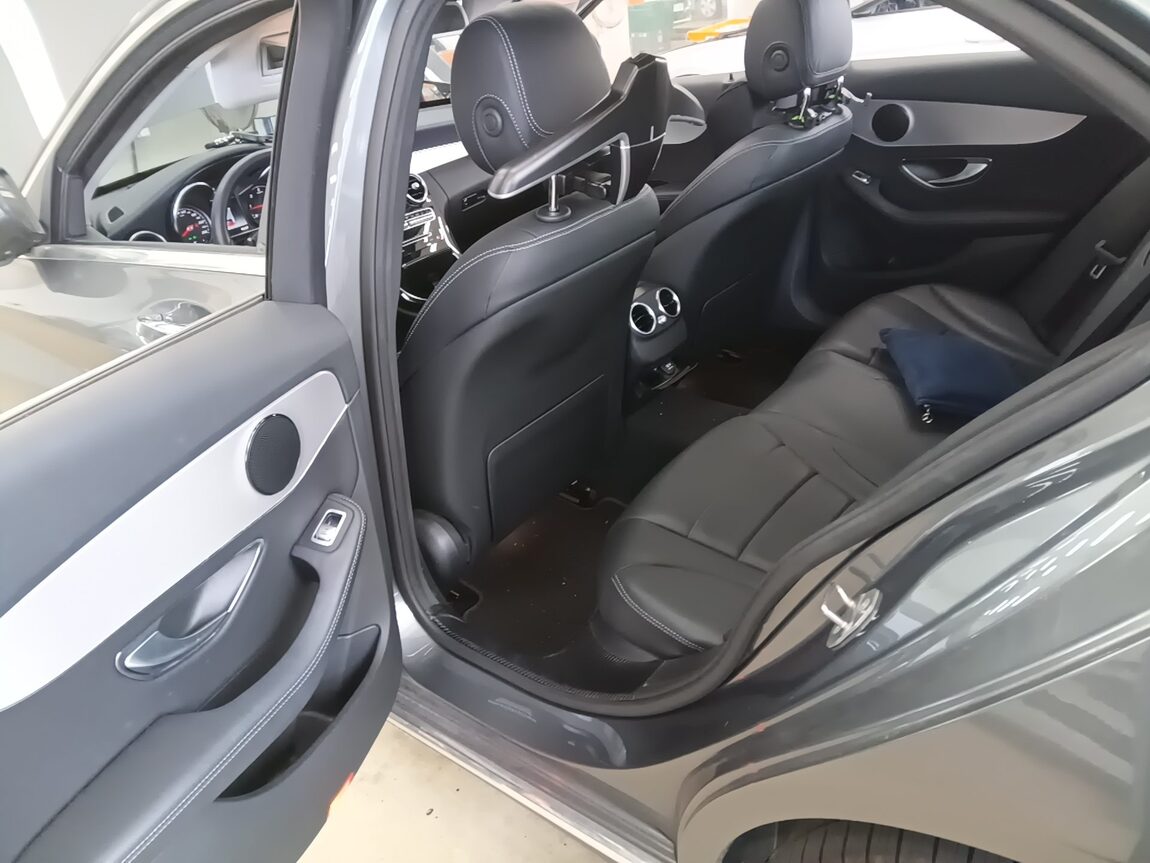 MERCEDES-BENZ C-CLASS (4TH GEN) C220 d 4MATIC 2018 - zdjęcie 12