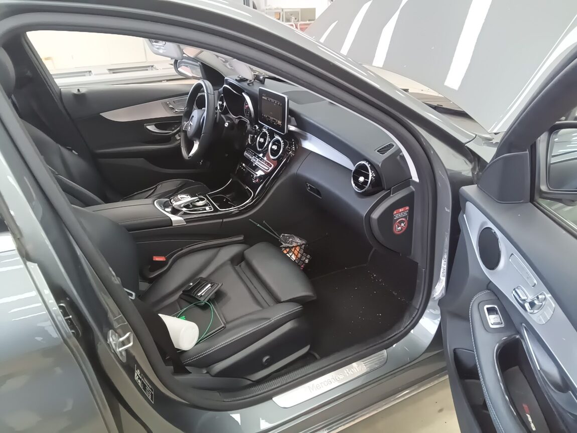 MERCEDES-BENZ C-CLASS (4TH GEN) C220 d 4MATIC 2018 - zdjęcie 14