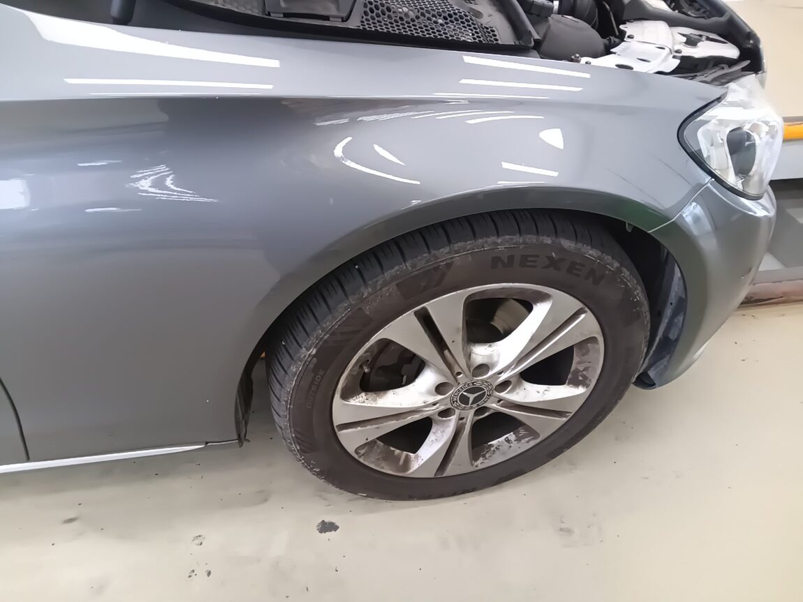 MERCEDES-BENZ C-CLASS (4TH GEN) C220 d 4MATIC 2018 - zdjęcie 24