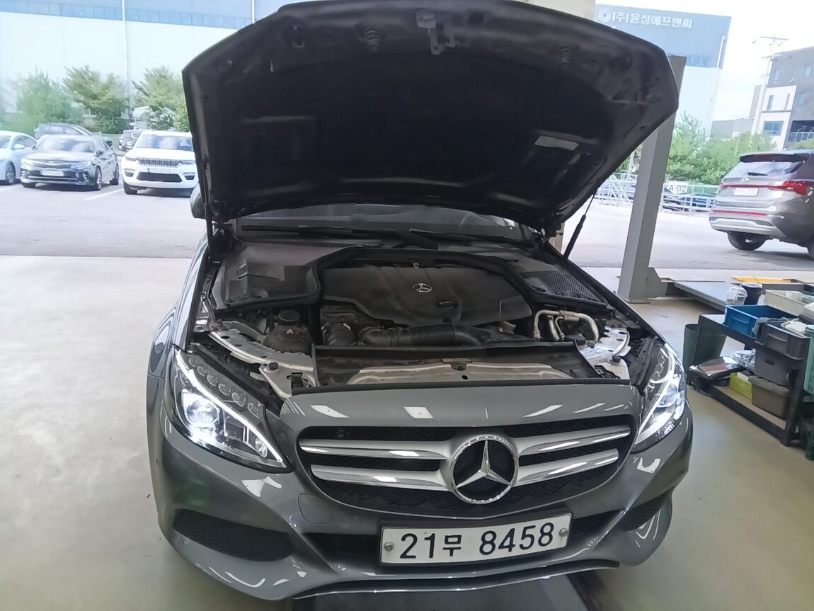 MERCEDES-BENZ C-CLASS (4TH GEN) C220 d 4MATIC 2018 - zdjęcie 20