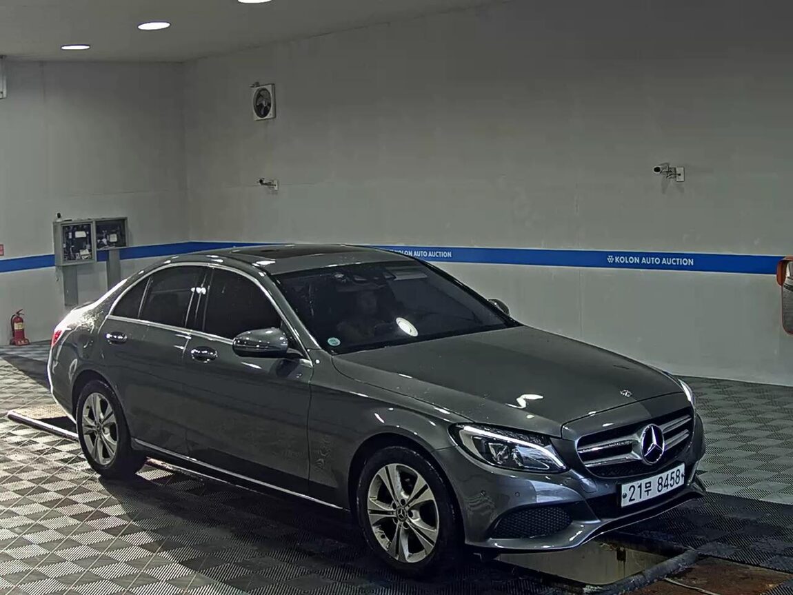 MERCEDES-BENZ C-CLASS (4TH GEN) C220 d 4MATIC 2018 - zdjęcie 3