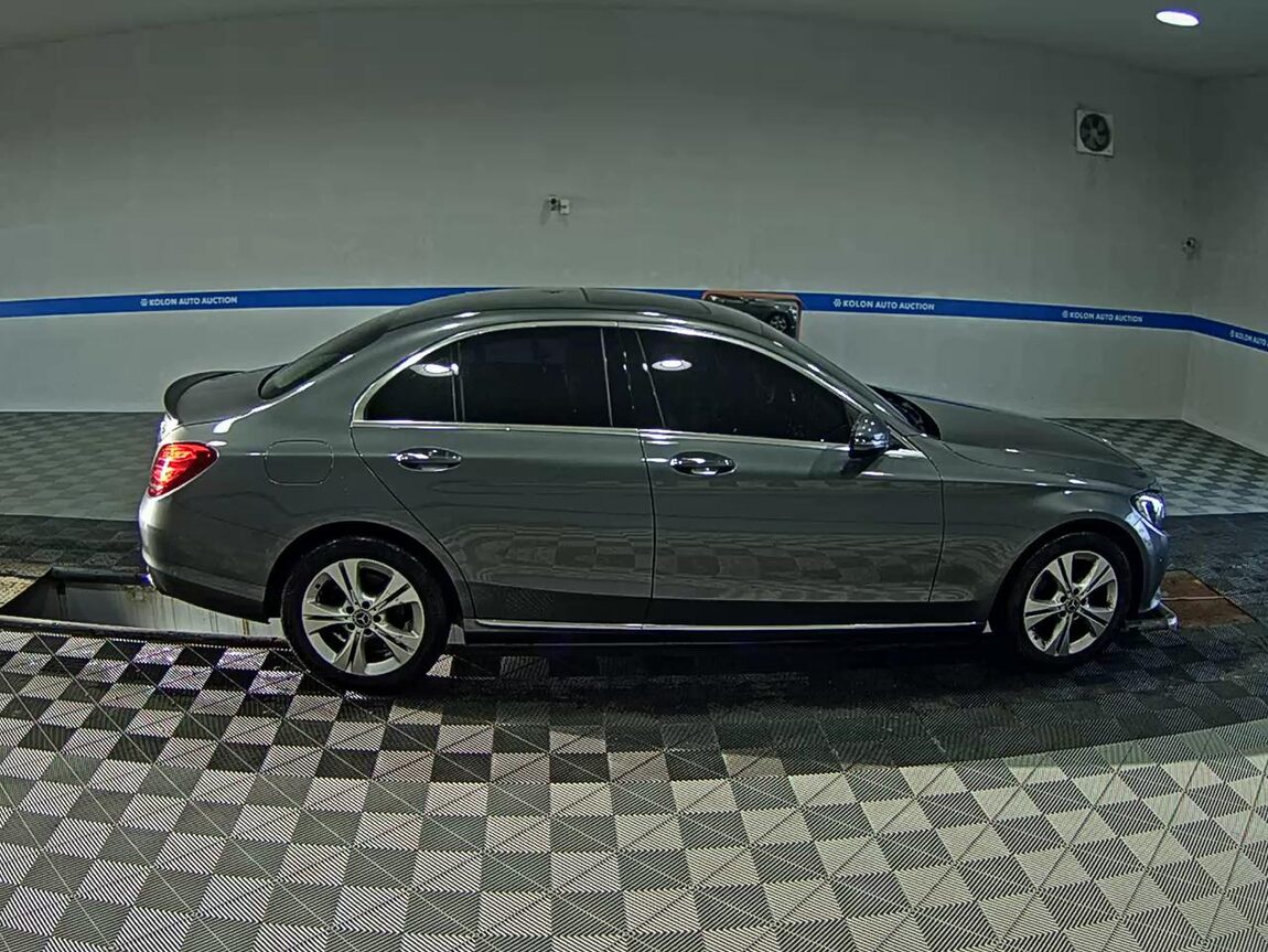 MERCEDES-BENZ C-CLASS (4TH GEN) C220 d 4MATIC 2018 - zdjęcie 4