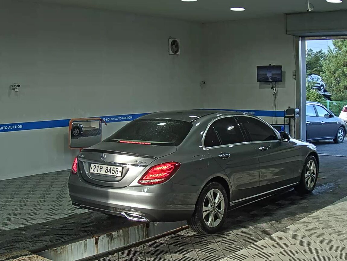 MERCEDES-BENZ C-CLASS (4TH GEN) C220 d 4MATIC 2018 - zdjęcie 5