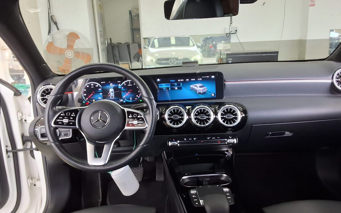 MERCEDES-BENZ A-CLASS (4TH GEN) A220 SEDAN 2023 - zdjęcie 11