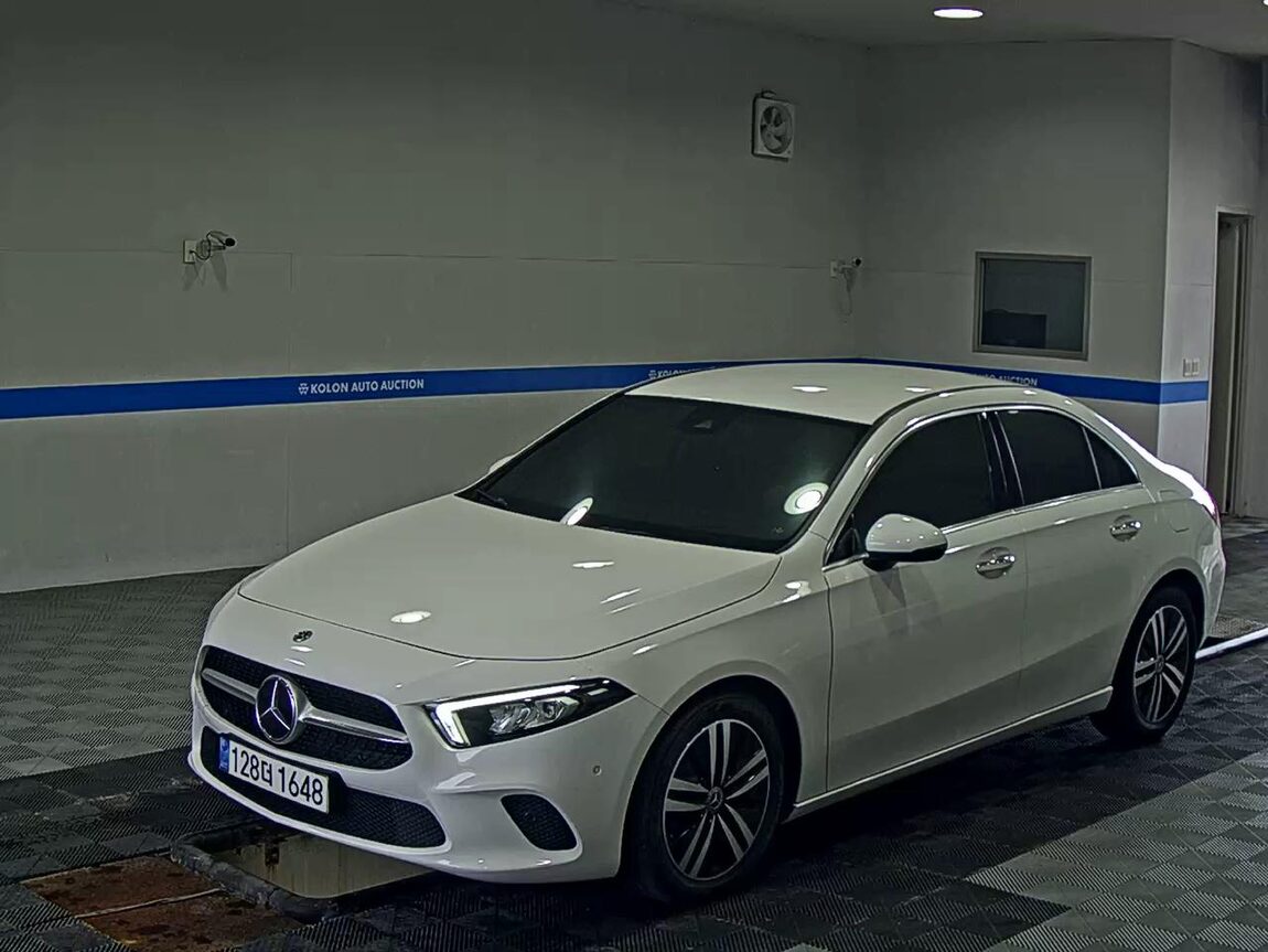 MERCEDES-BENZ A-CLASS (4TH GEN) A220 SEDAN 2023 - zdjęcie 2