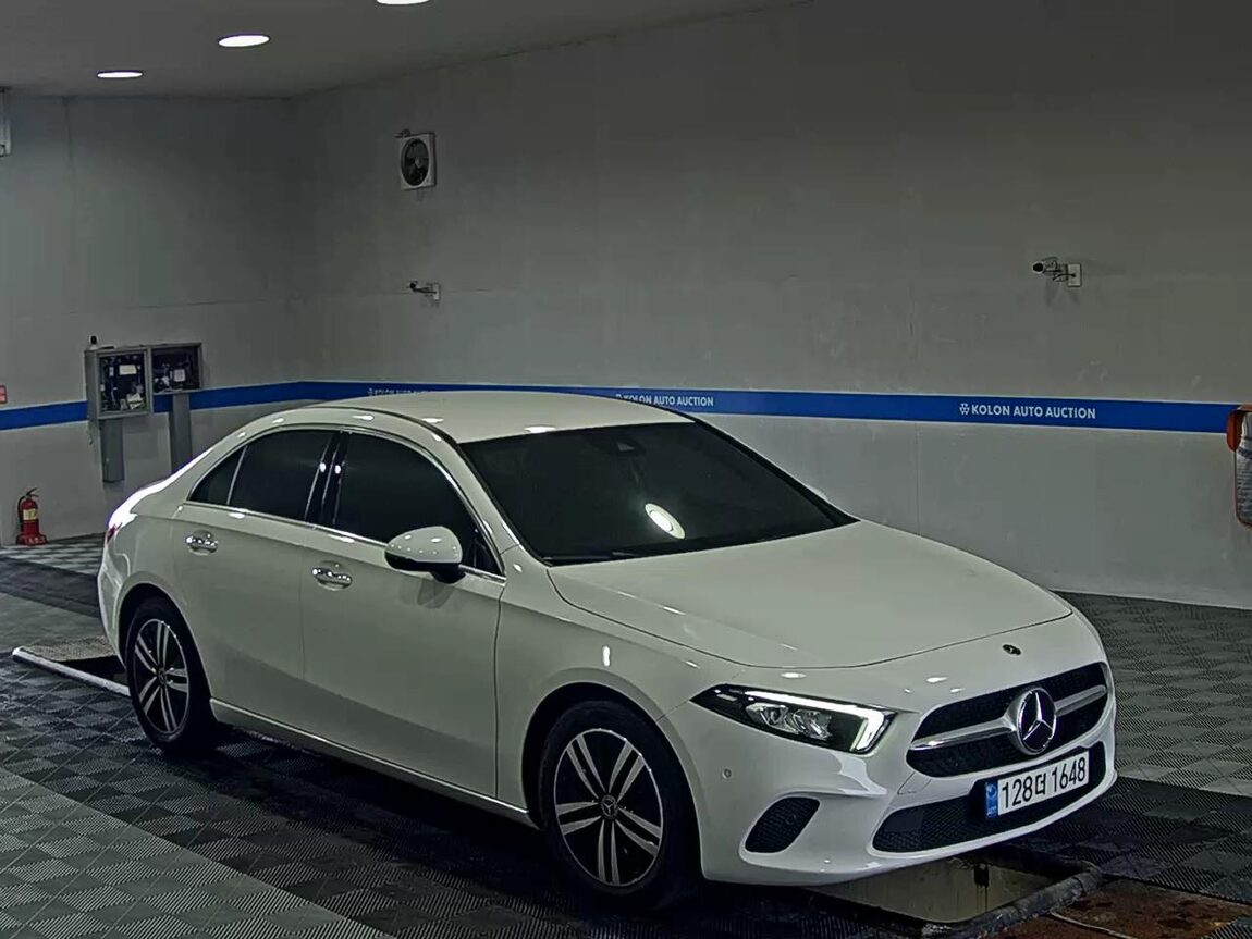 MERCEDES-BENZ A-CLASS (4TH GEN) A220 SEDAN 2023 - zdjęcie 3