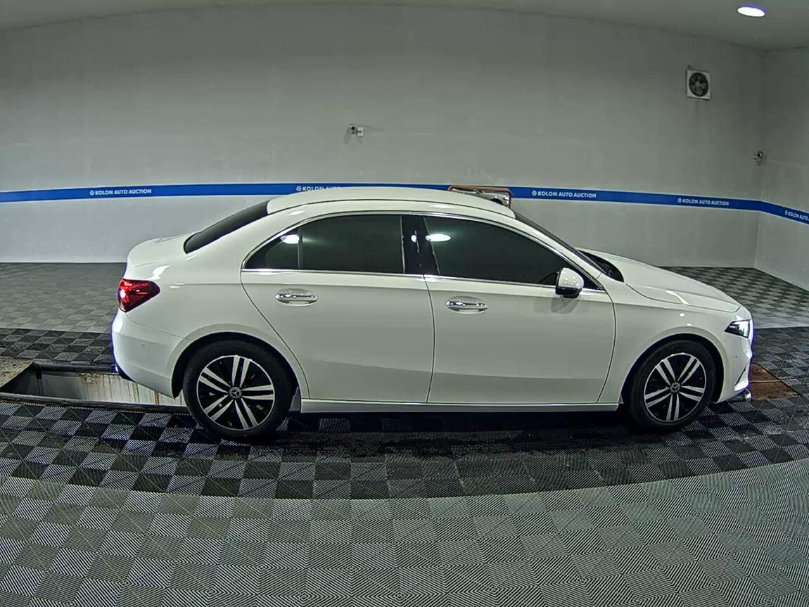 MERCEDES-BENZ A-CLASS (4TH GEN) A220 SEDAN 2023 - zdjęcie 4