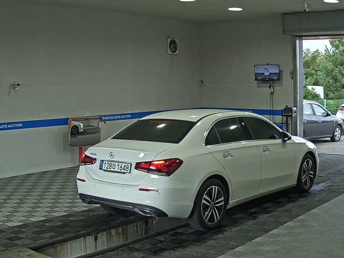 MERCEDES-BENZ A-CLASS (4TH GEN) A220 SEDAN 2023 - zdjęcie 5
