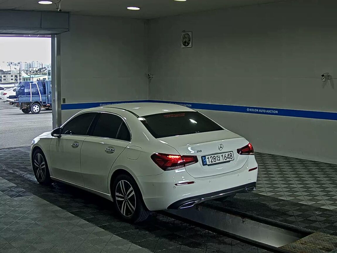 MERCEDES-BENZ A-CLASS (4TH GEN) A220 SEDAN 2023 - zdjęcie 6
