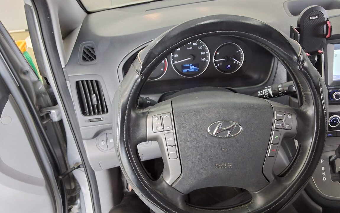 HYUNDAI GRAND STAREX 12-SEATER DIESEL MODERN SPECIAL 2018 - zdjęcie 17