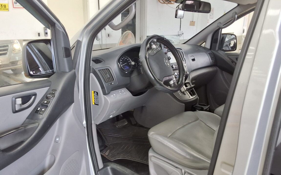 HYUNDAI GRAND STAREX 12-SEATER DIESEL MODERN SPECIAL 2018 - zdjęcie 10