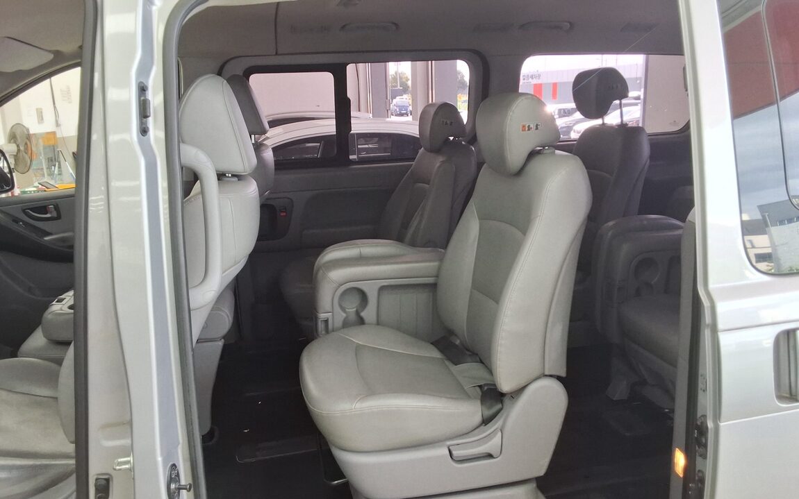 HYUNDAI GRAND STAREX 12-SEATER DIESEL MODERN SPECIAL 2018 - zdjęcie 12