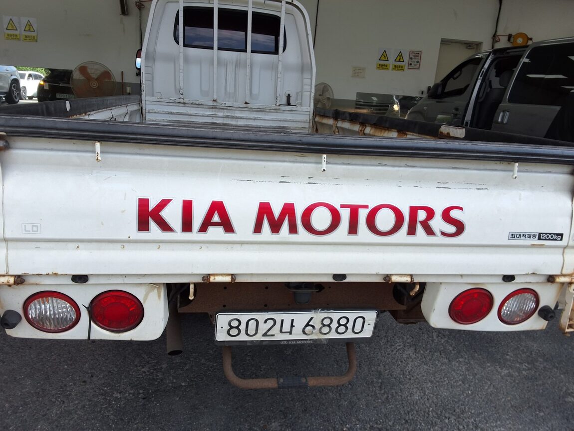 KIA BONGO III CARGO 1.2 TON STANDARD CAB EXTRA LONG WHEELBASE 2016 - zdjęcie 12