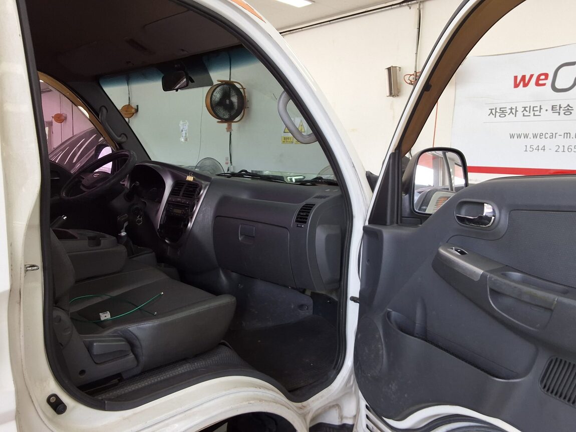 KIA BONGO III CARGO 1.2 TON STANDARD CAB EXTRA LONG WHEELBASE 2016 - zdjęcie 11