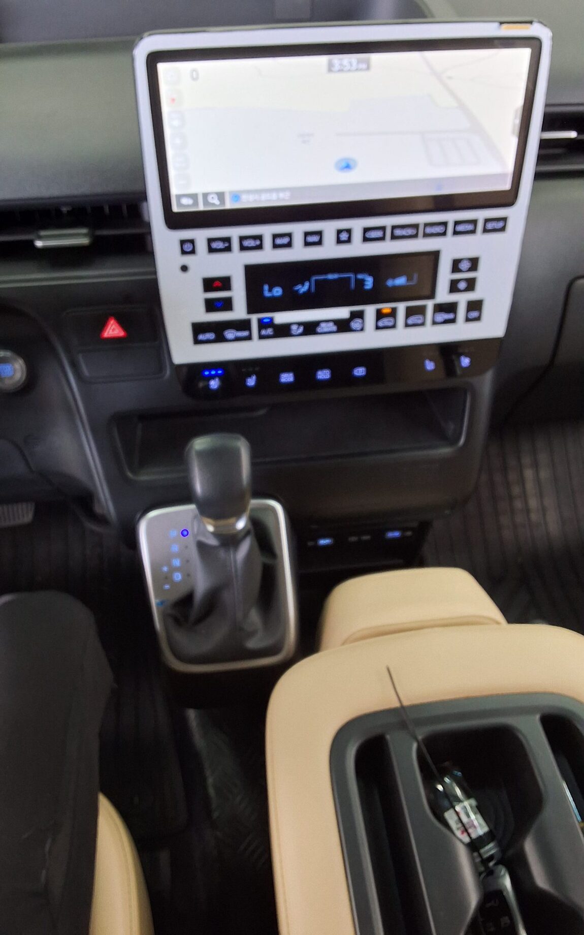 HYUNDAI STARIA 3.5 LPG TOURER 11-SEATER MODERN 2023 - zdjęcie 18
