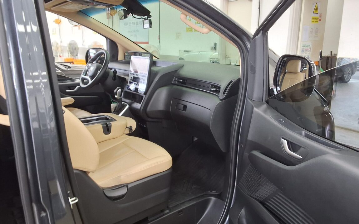 HYUNDAI STARIA 3.5 LPG TOURER 11-SEATER MODERN 2023 - zdjęcie 14
