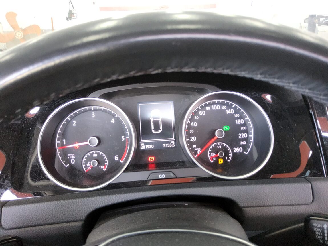 VOLKSWAGEN GOLF (7TH GEN) 2.0 TDI PREMIUM 2015 - zdjęcie 9