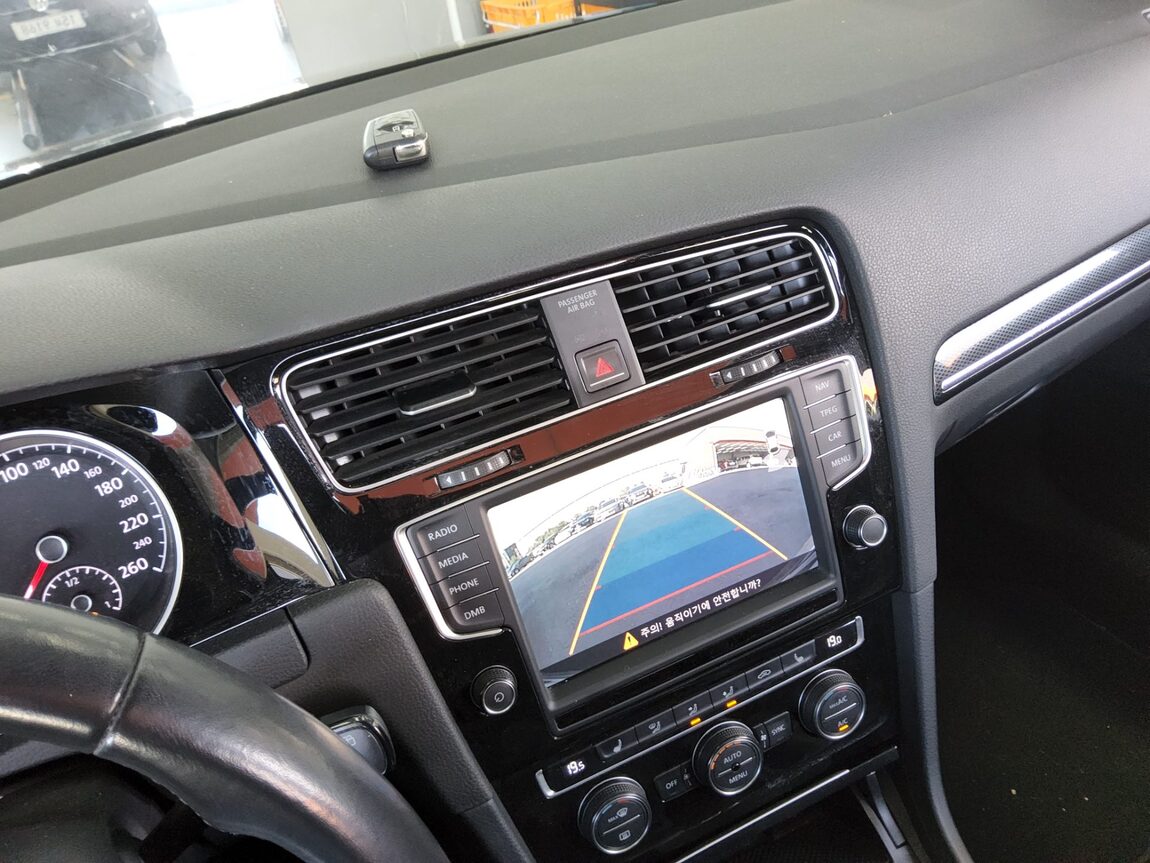 VOLKSWAGEN GOLF (7TH GEN) 2.0 TDI PREMIUM 2015 - zdjęcie 17