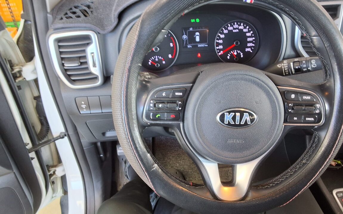 KIA NEW SPORTAGE R2.0 2WD PRESTIGE 2018 - zdjęcie 17