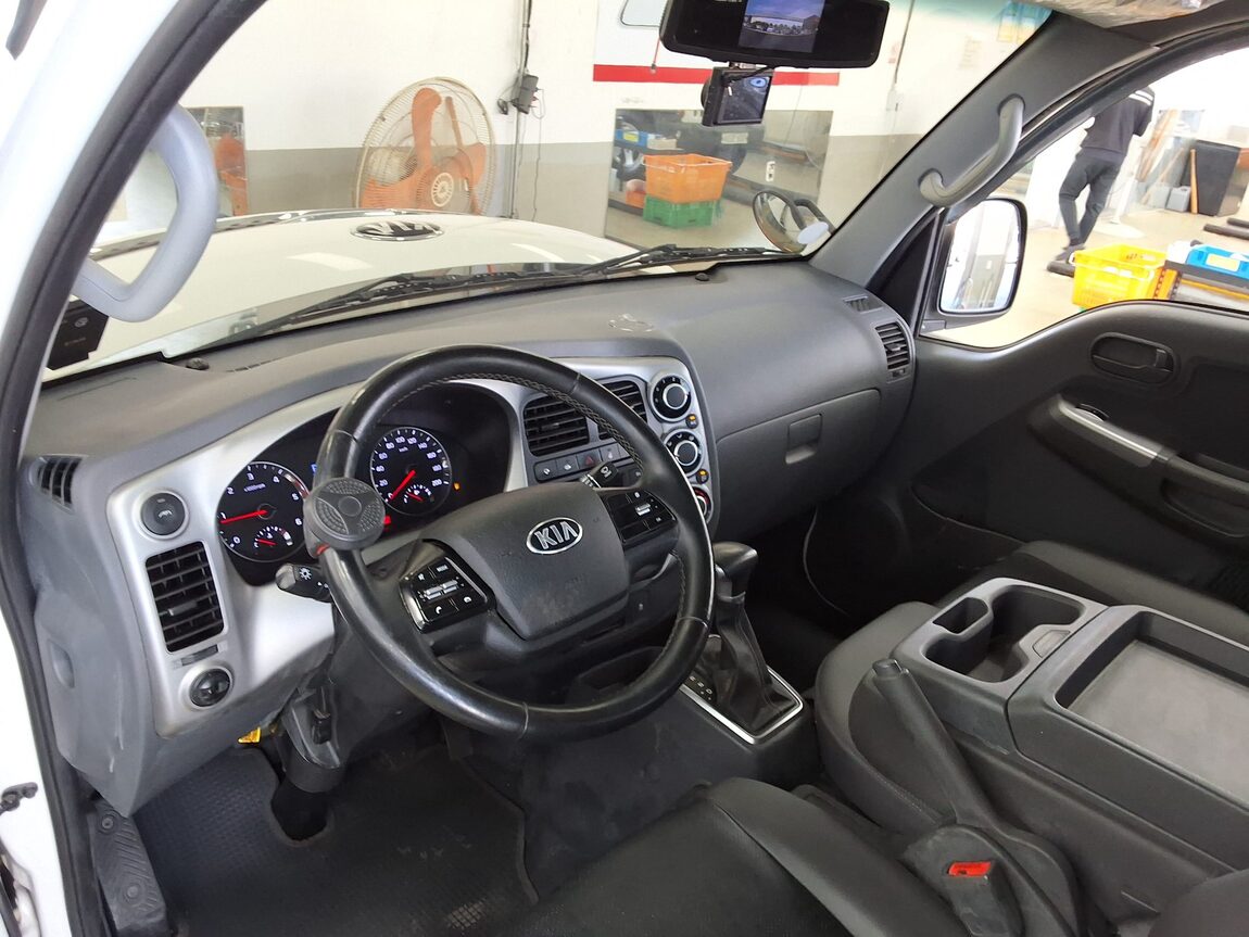 KIA THE NEW BONGO III CARGO SLIDING DOOR BOX TRUCK 2021 - zdjęcie 12