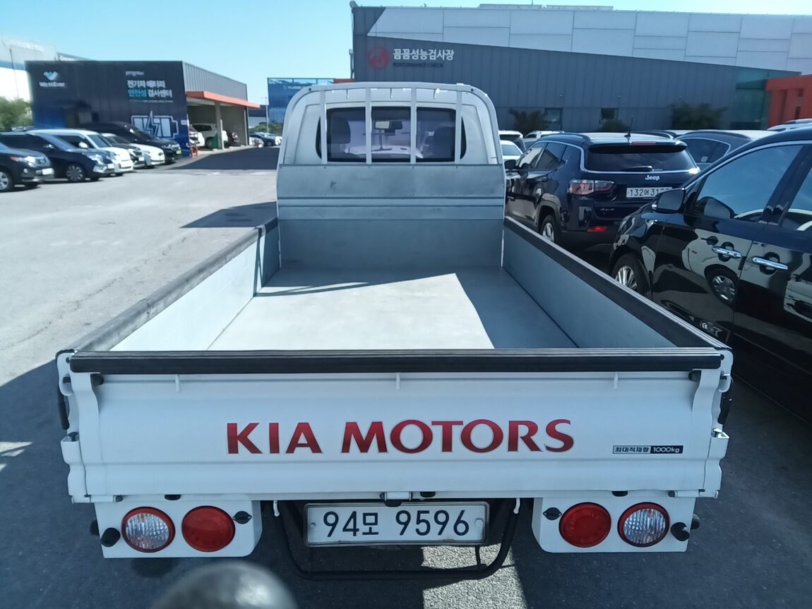 KIA BONGO III CARGO BUILT-IN BOX TRUCK 1 TON KING CAB 2016 - zdjęcie 13