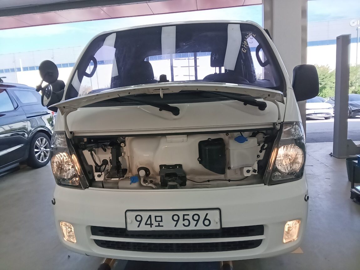 KIA BONGO III CARGO BUILT-IN BOX TRUCK 1 TON KING CAB 2016 - zdjęcie 17