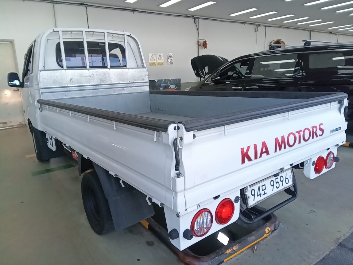 KIA BONGO III CARGO BUILT-IN BOX TRUCK 1 TON KING CAB 2016 - zdjęcie 19