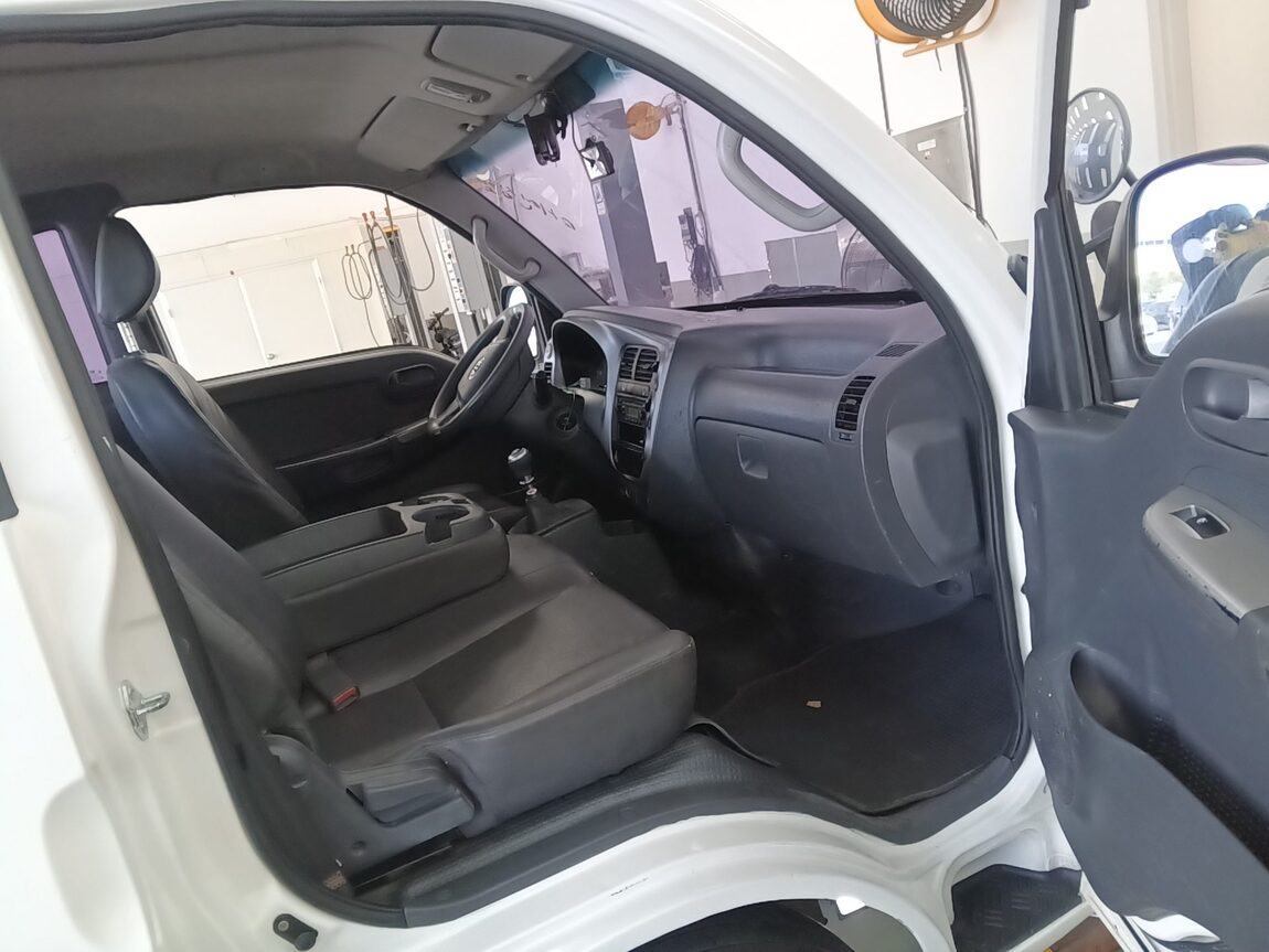 KIA BONGO III CARGO BUILT-IN BOX TRUCK 1 TON KING CAB 2016 - zdjęcie 12