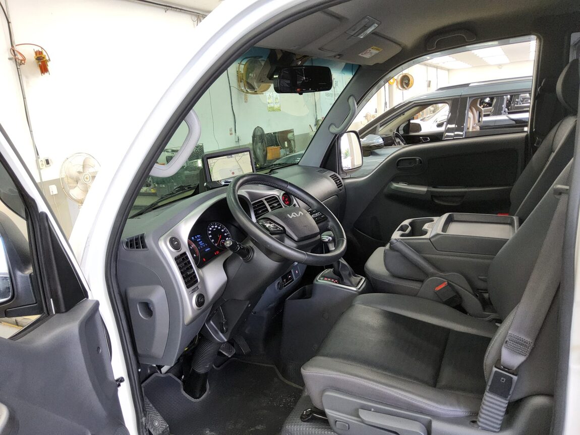 KIA THE NEW BONGO III CARGO BUILT-IN BOX TRUCK LPI PLUS MODEL 2024 - zdjęcie 10