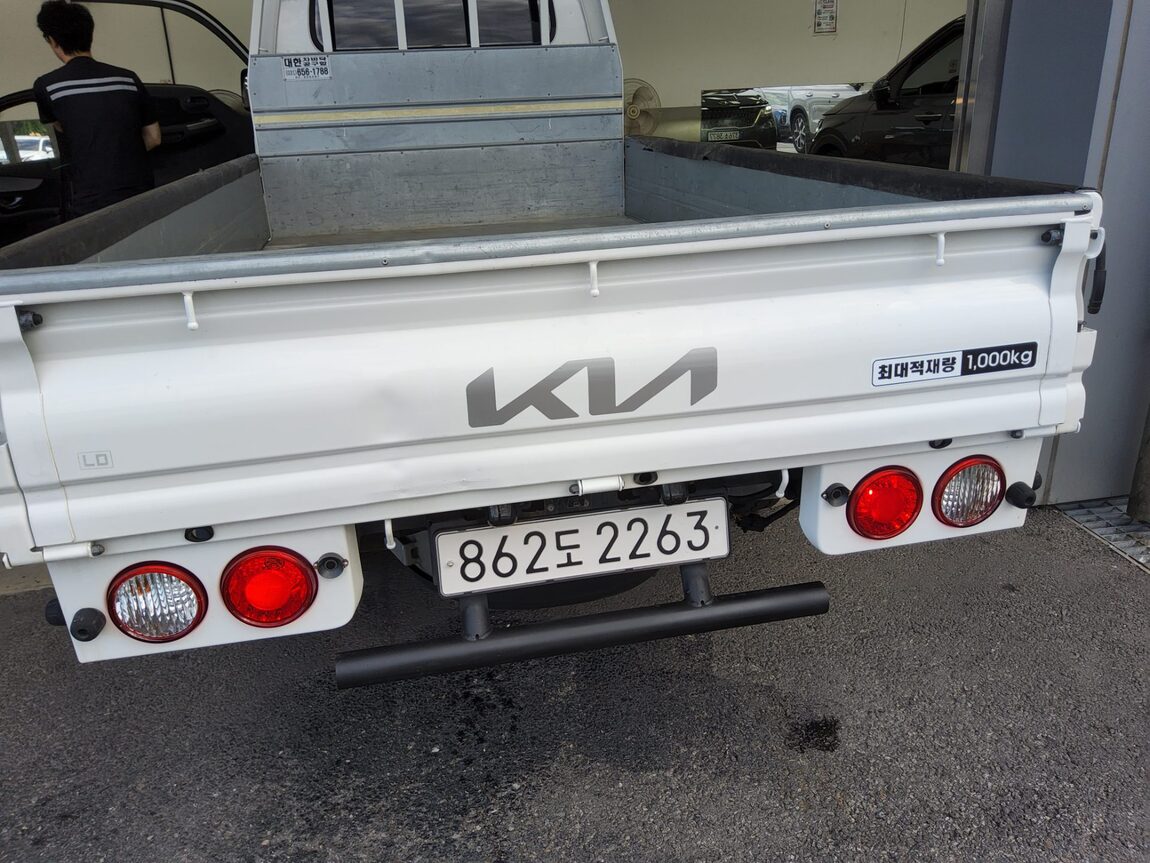 KIA THE NEW BONGO III CARGO BUILT-IN BOX TRUCK LPI PLUS MODEL 2024 - zdjęcie 12