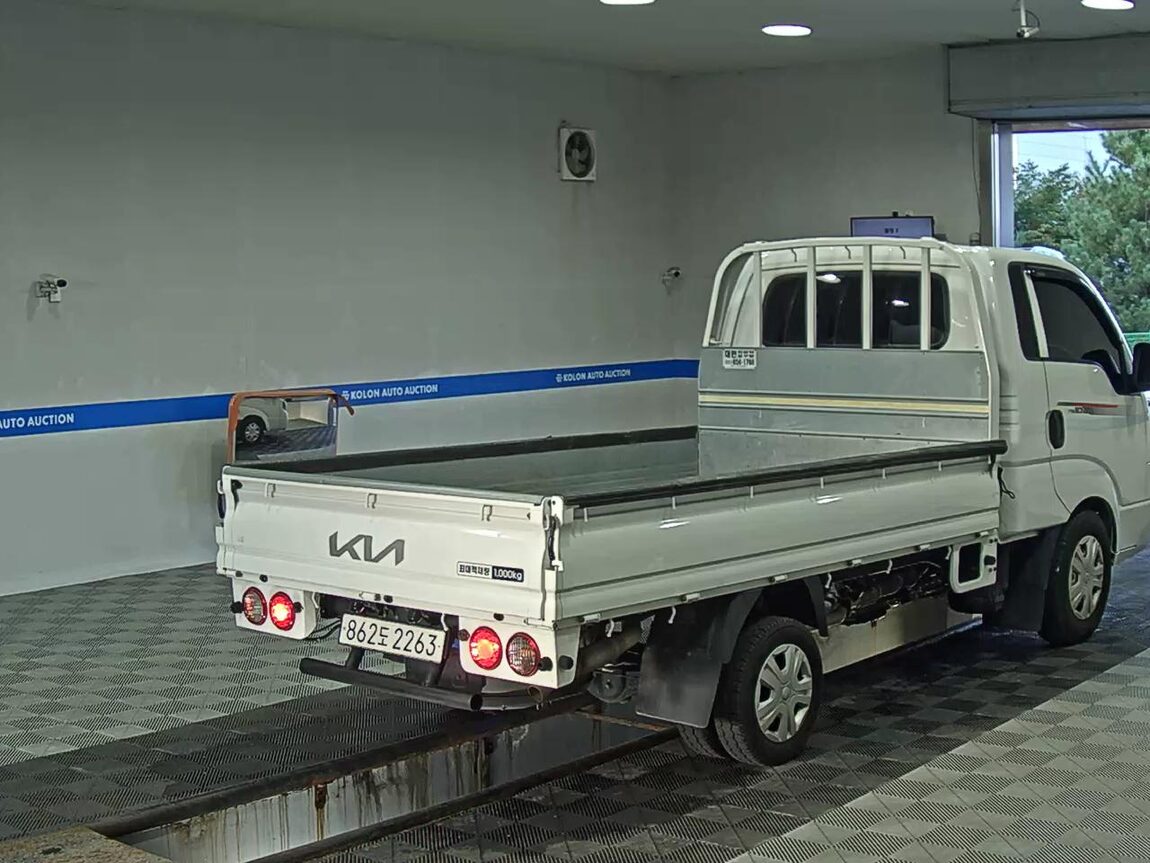 KIA THE NEW BONGO III CARGO BUILT-IN BOX TRUCK LPI PLUS MODEL 2024 - zdjęcie 5