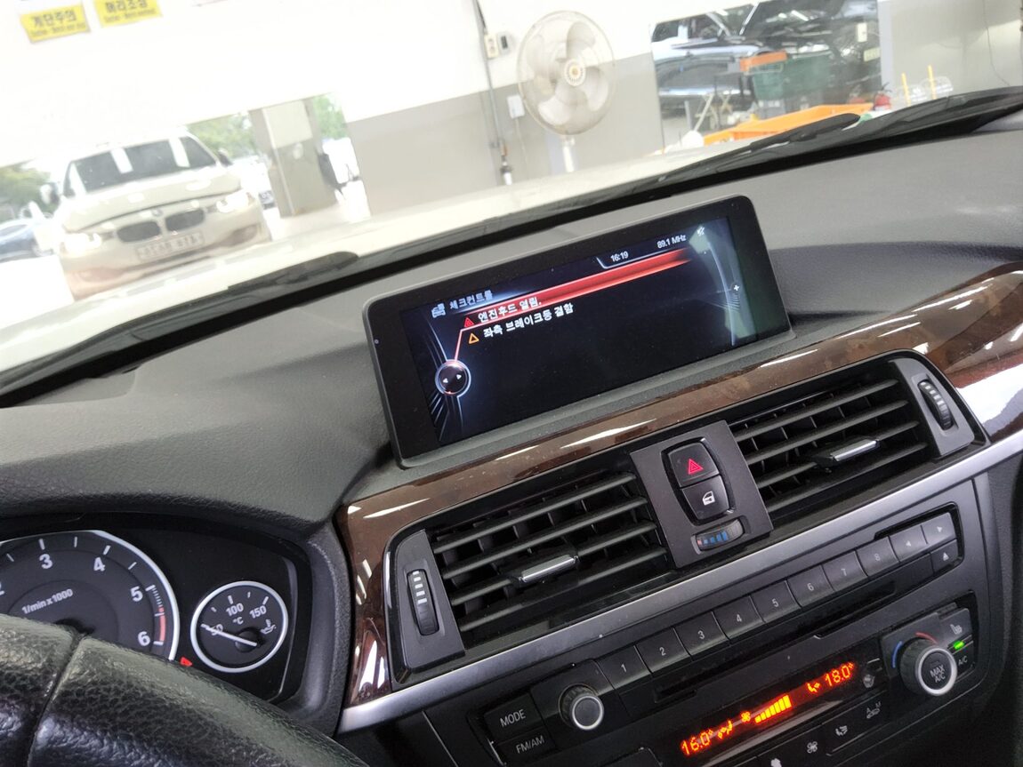 BMW 3 SERIES (6TH GEN) 320d 2013 - zdjęcie 17