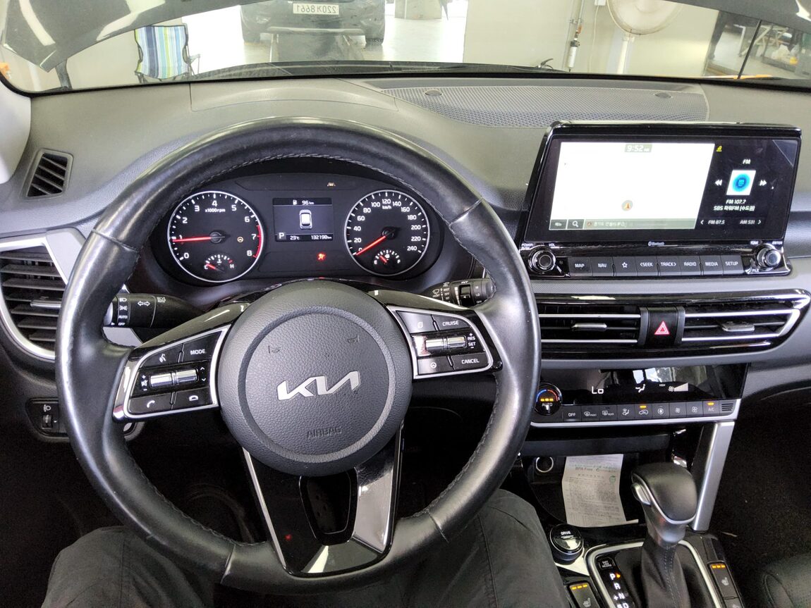 KIA SELTOS 1.6 GASOLINE 2WD TRENDY 2022 - zdjęcie 17